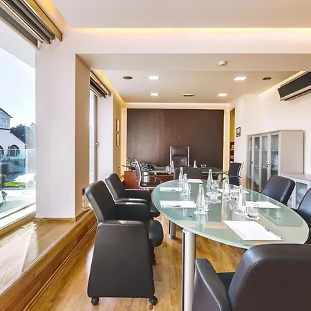 Hotell Aktis Art 4*